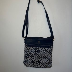 Navy blue Tommy Hilifiger crossbody purse